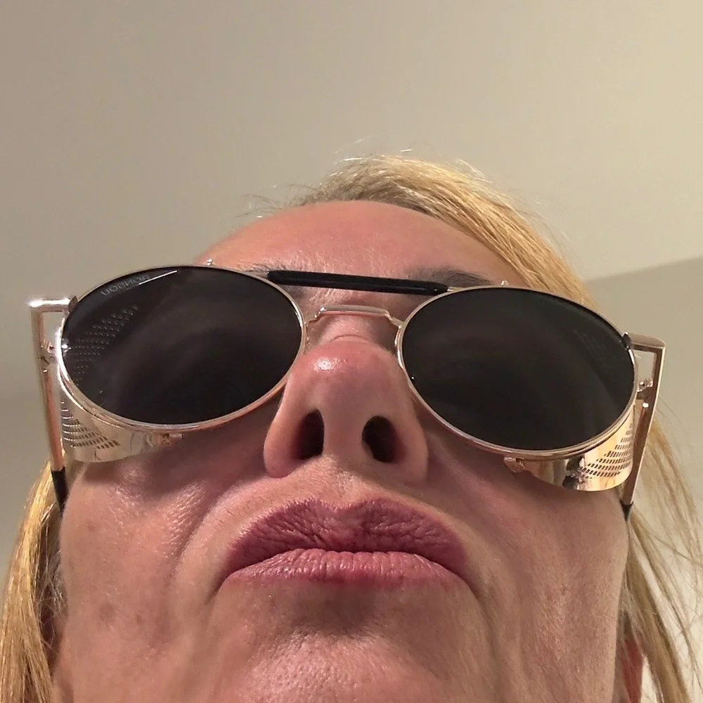 UNISEX Stylish Gold Sunglasses - Picture 3 of 15